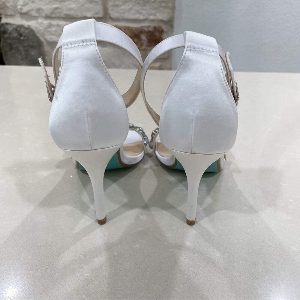 NEW Blue Betsey Johnson Erin Crystal Rhinestone Toe Heels Ivory Satin 8.5 - Picture 5 of 10